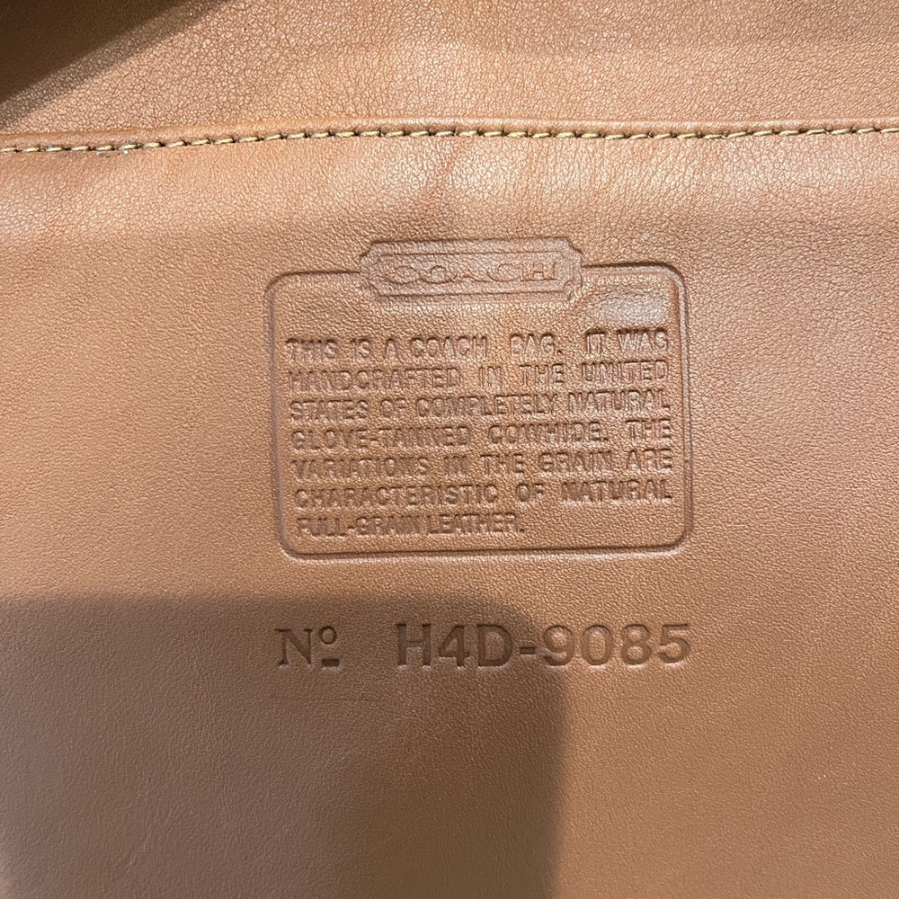 Elegant Brown Leather Shoulder Bag - Picture 2 of 12